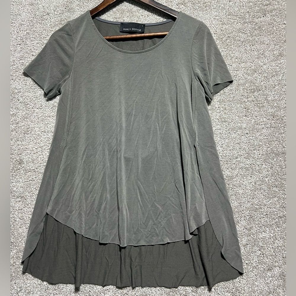 Mimi & Dottie Woman’s Green Short Sleeve Tee Blouse Low Back Side Slits Small